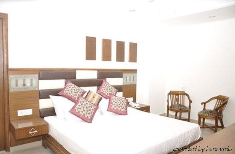 Hotel Sarthak Palace Near Karol Bagh Metro Station New Delhi Eksteriør billede