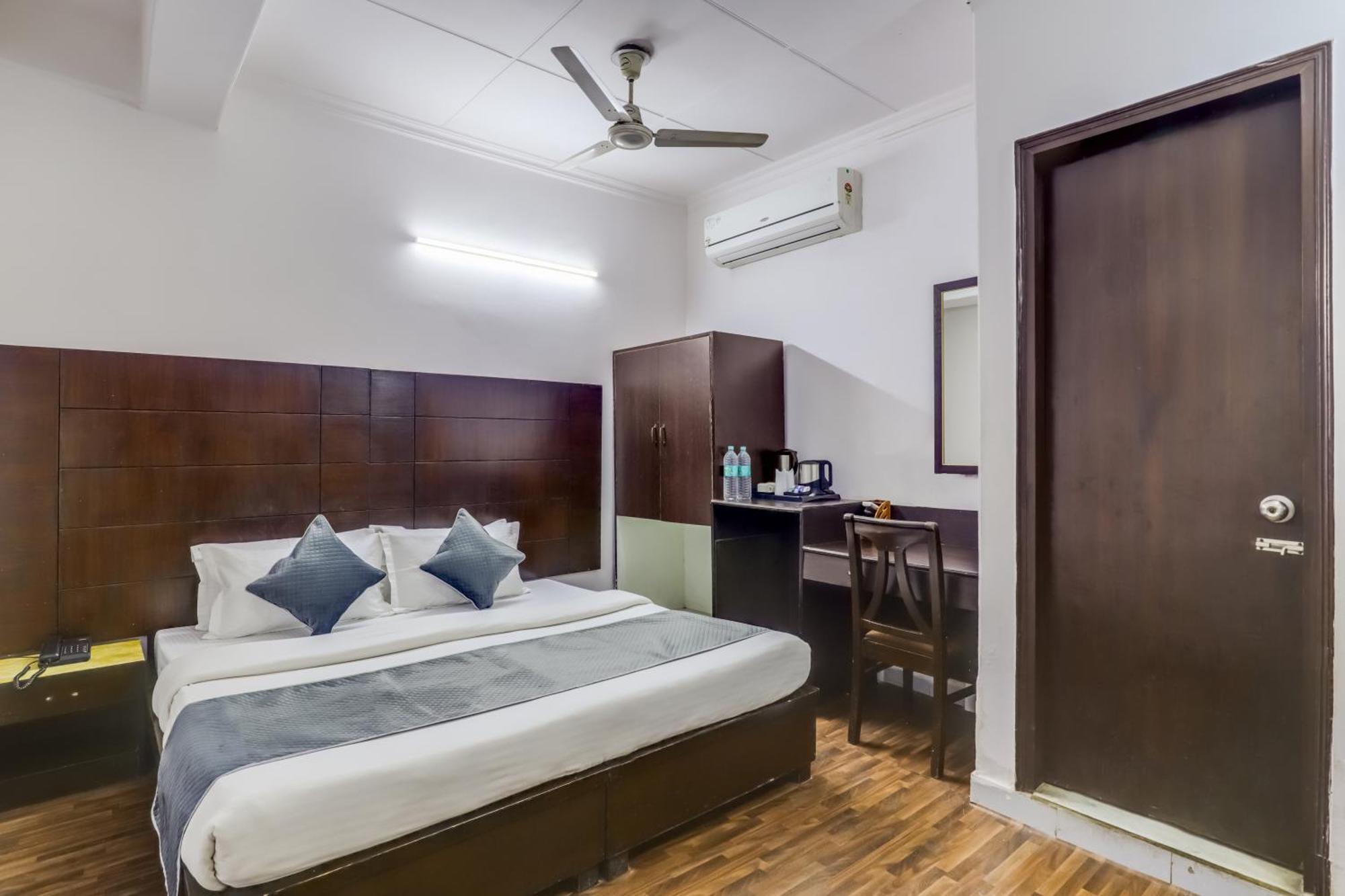 Hotel Sarthak Palace Near Karol Bagh Metro Station New Delhi Eksteriør billede