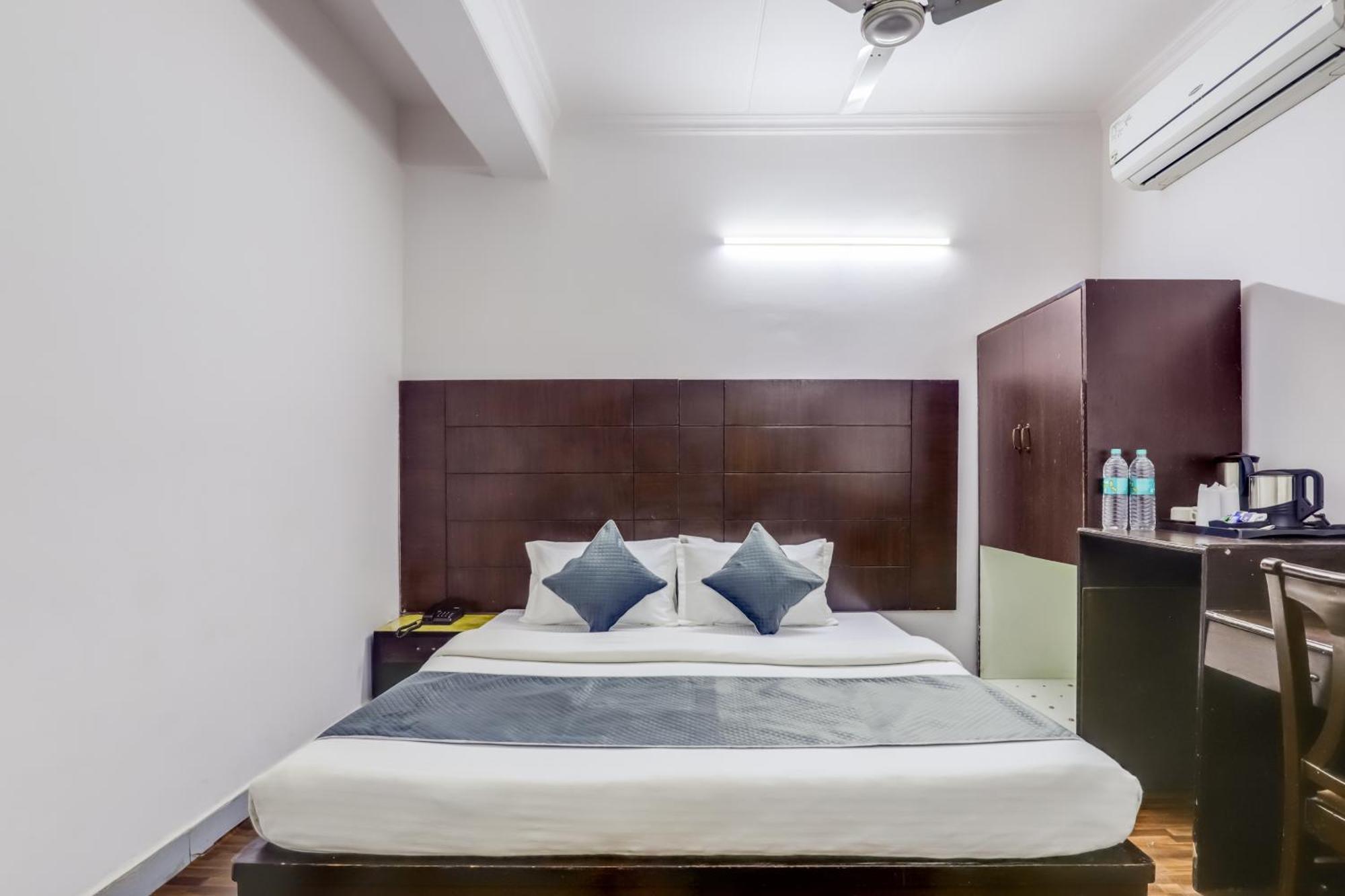 Hotel Sarthak Palace Near Karol Bagh Metro Station New Delhi Eksteriør billede
