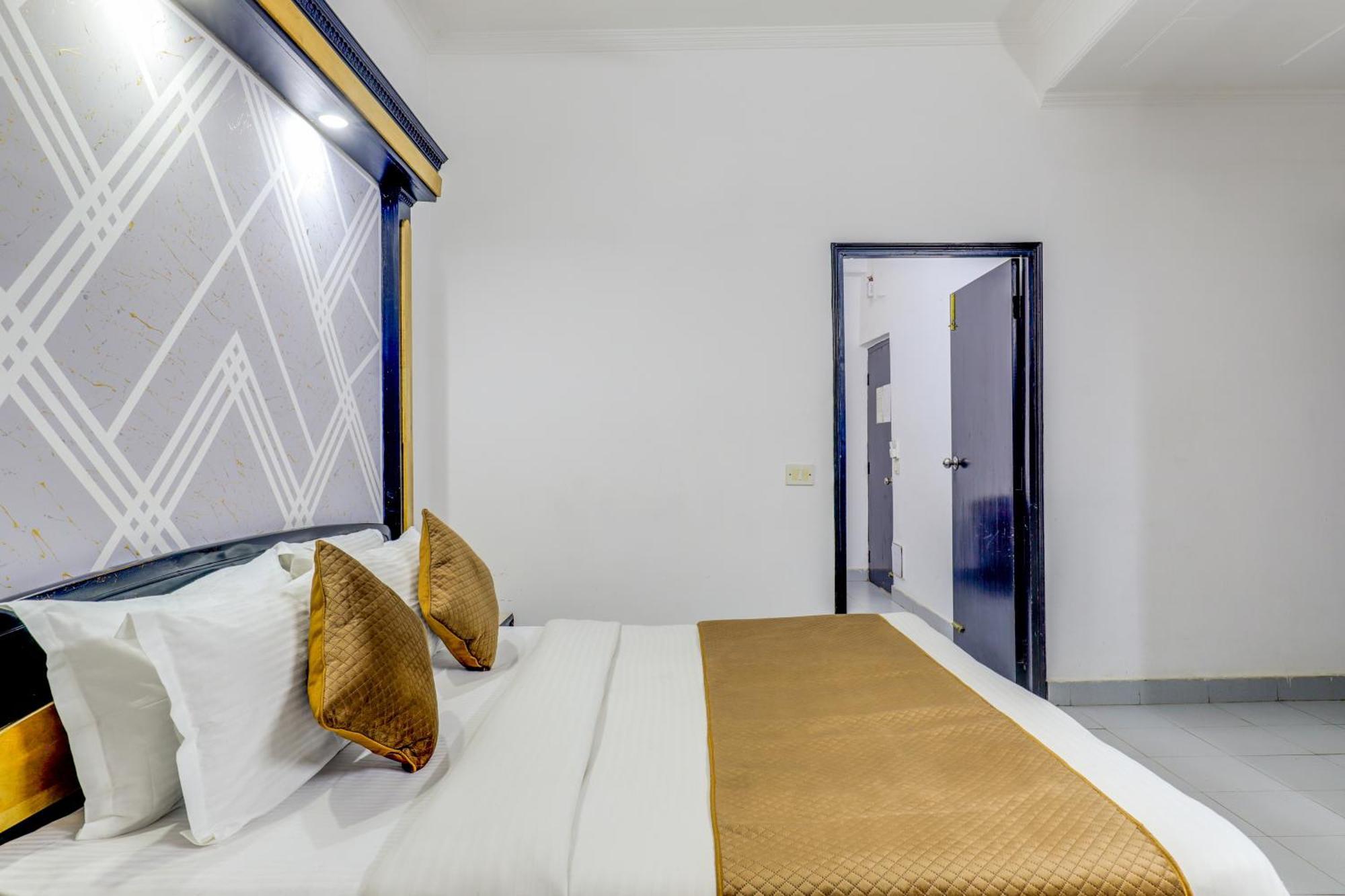 Hotel Sarthak Palace Near Karol Bagh Metro Station New Delhi Eksteriør billede