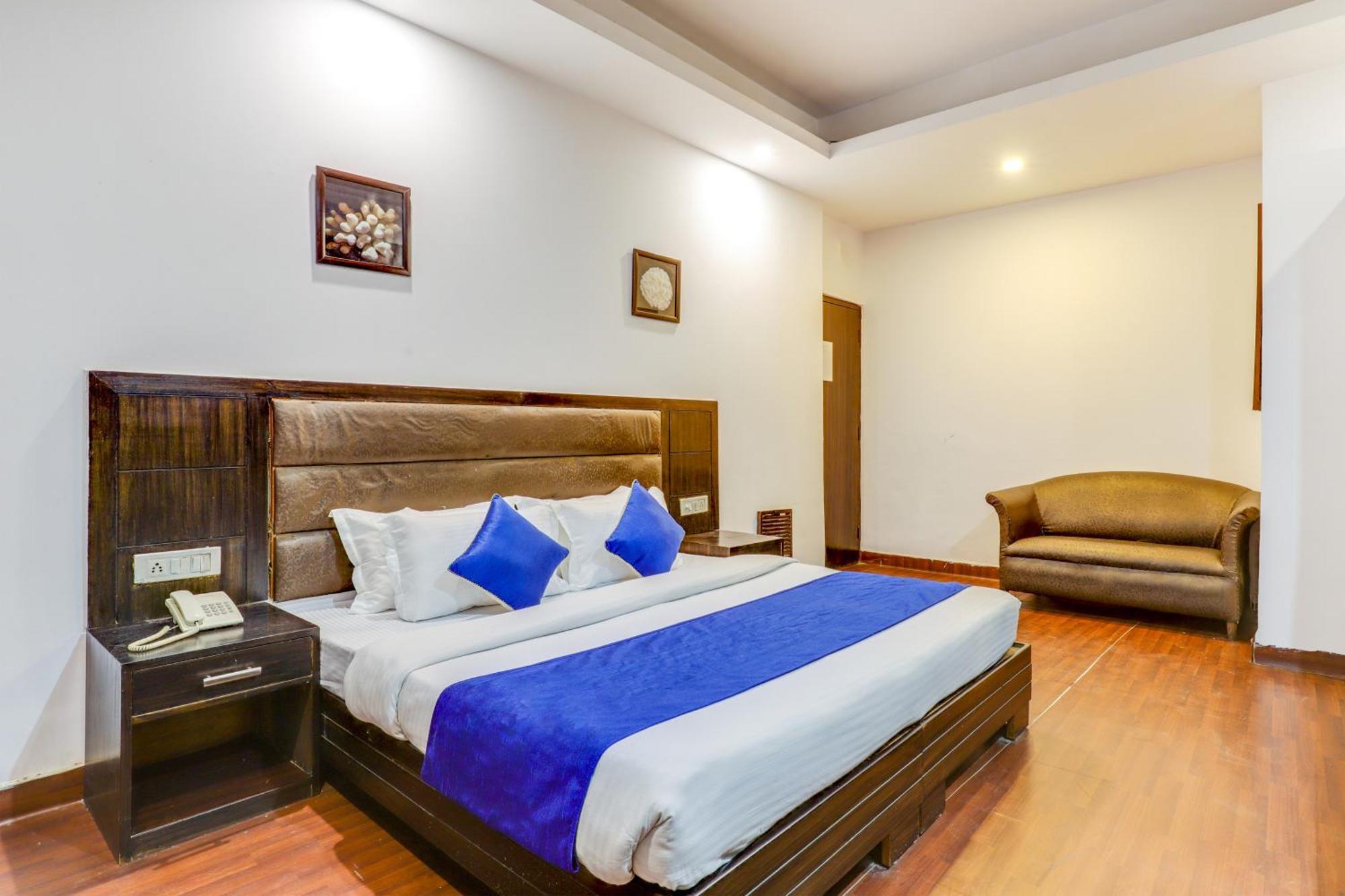 Hotel Sarthak Palace Near Karol Bagh Metro Station New Delhi Eksteriør billede