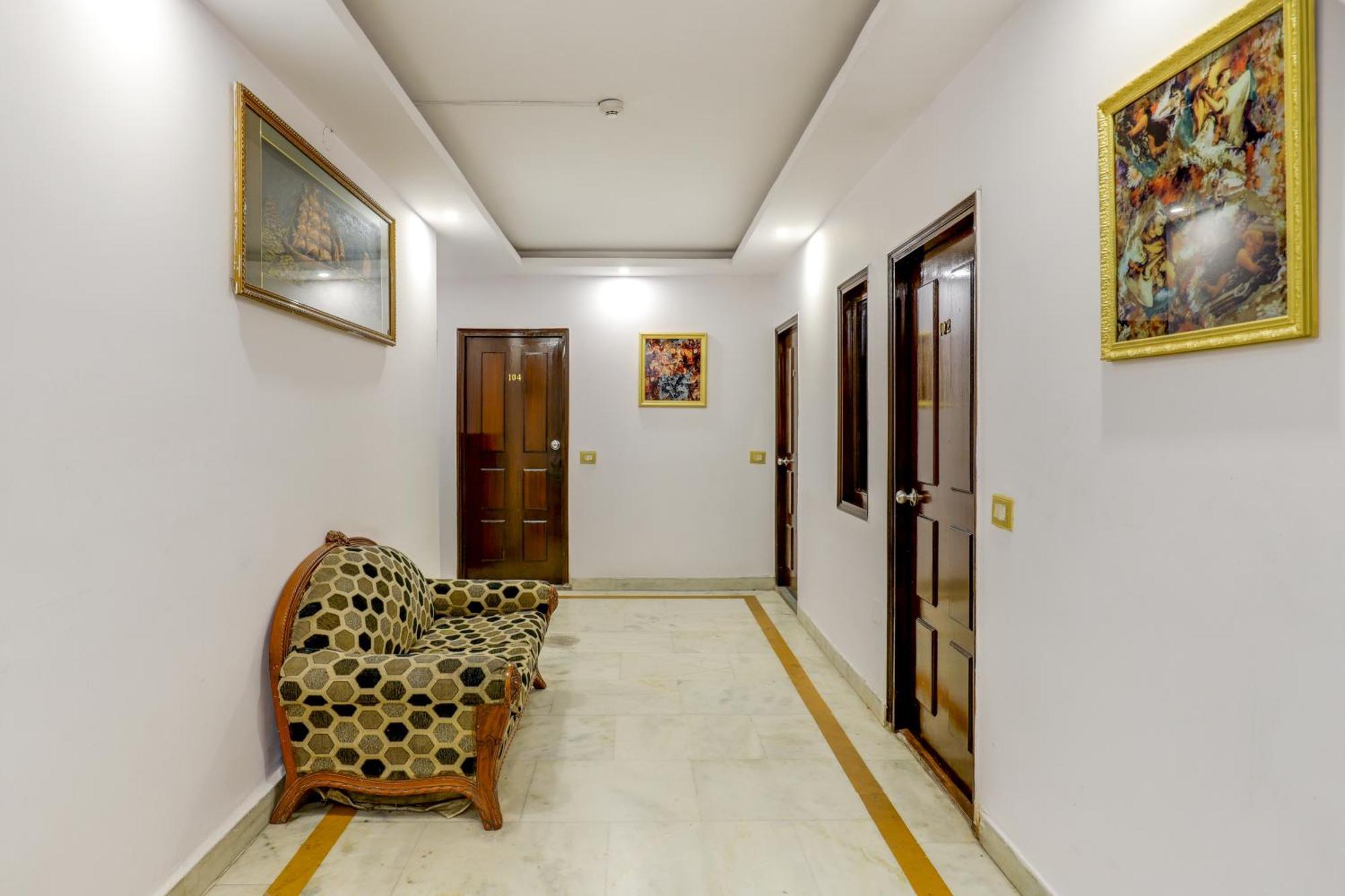 Hotel Sarthak Palace Near Karol Bagh Metro Station New Delhi Eksteriør billede