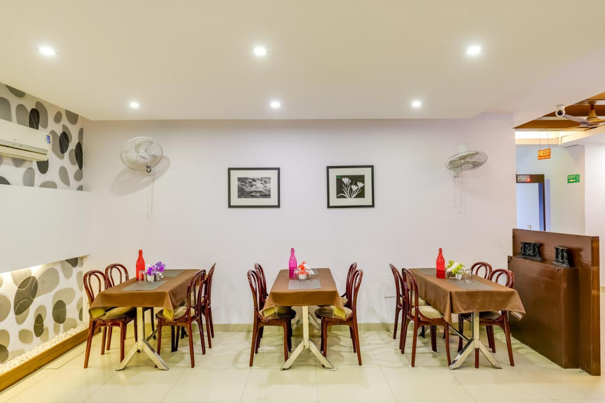 Hotel Sarthak Palace Near Karol Bagh Metro Station New Delhi Eksteriør billede