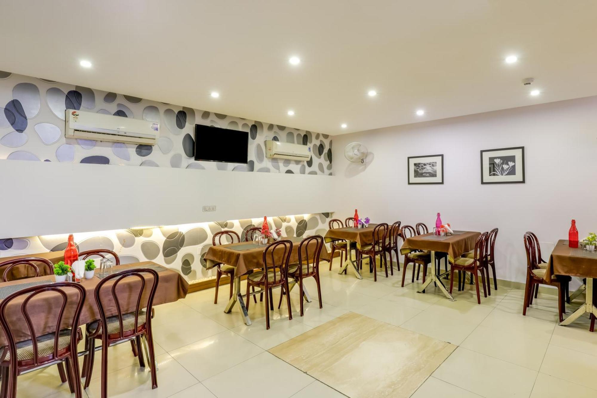 Hotel Sarthak Palace Near Karol Bagh Metro Station New Delhi Eksteriør billede