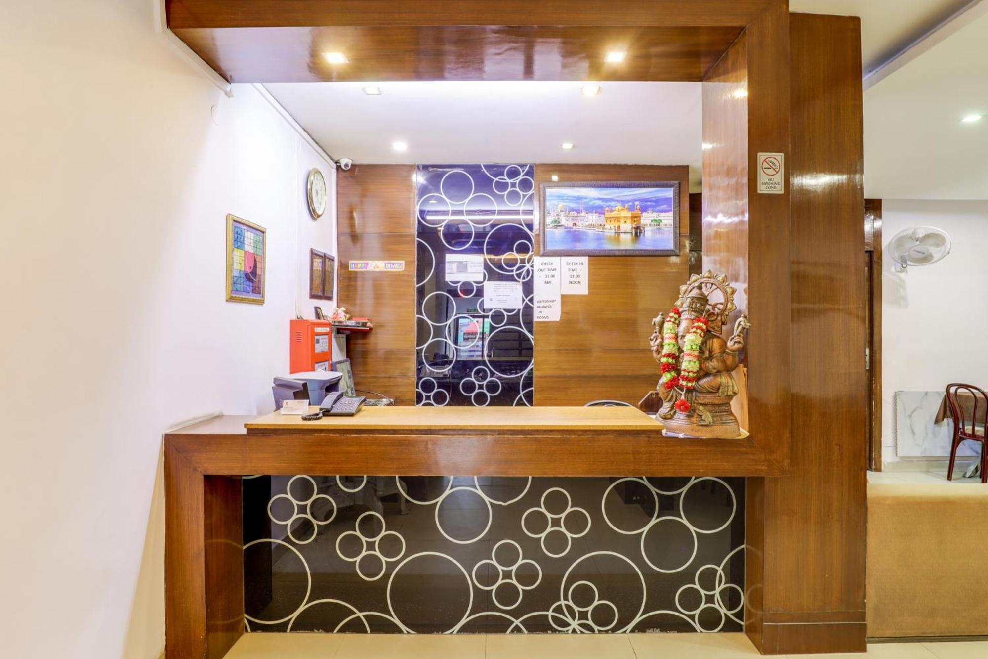 Hotel Sarthak Palace Near Karol Bagh Metro Station New Delhi Eksteriør billede