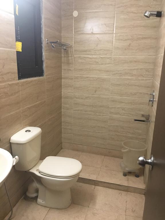 Hotel Sarthak Palace Near Karol Bagh Metro Station New Delhi Eksteriør billede