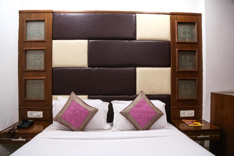 Hotel Sarthak Palace Near Karol Bagh Metro Station New Delhi Eksteriør billede