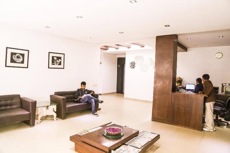 Hotel Sarthak Palace Near Karol Bagh Metro Station New Delhi Eksteriør billede