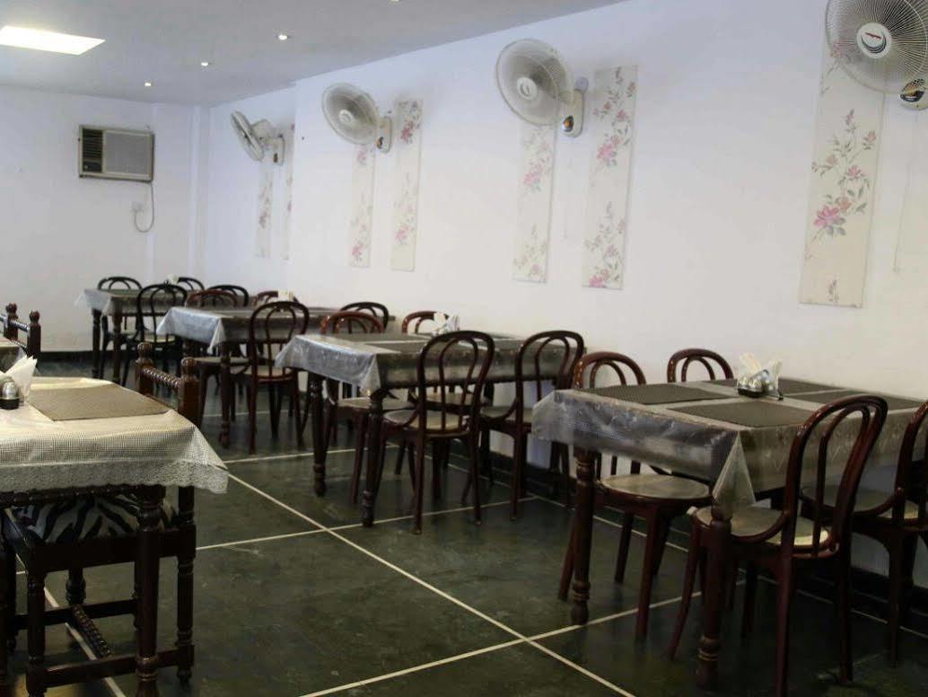 Hotel Sarthak Palace Near Karol Bagh Metro Station New Delhi Eksteriør billede