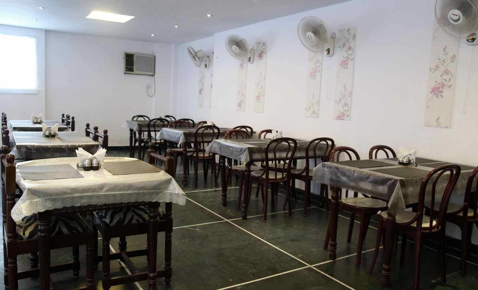 Hotel Sarthak Palace Near Karol Bagh Metro Station New Delhi Eksteriør billede