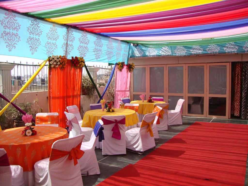 Hotel Sarthak Palace Near Karol Bagh Metro Station New Delhi Eksteriør billede
