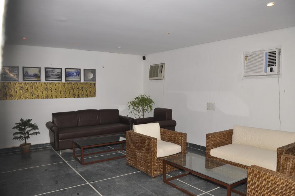 Hotel Sarthak Palace Near Karol Bagh Metro Station New Delhi Eksteriør billede