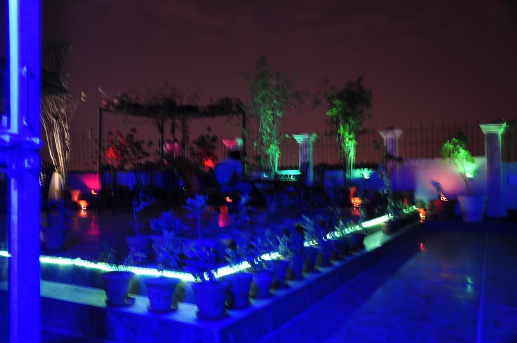 Hotel Sarthak Palace Near Karol Bagh Metro Station New Delhi Eksteriør billede