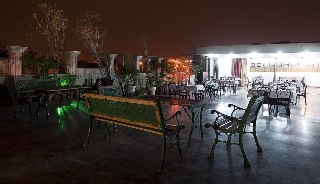 Hotel Sarthak Palace Near Karol Bagh Metro Station New Delhi Eksteriør billede
